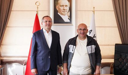 Başkan Geçgel, Ayvalık Belediye Başkanını ziyaret etti