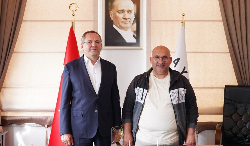 Başkan Geçgel, Ayvalık Belediye Başkanını ziyaret etti